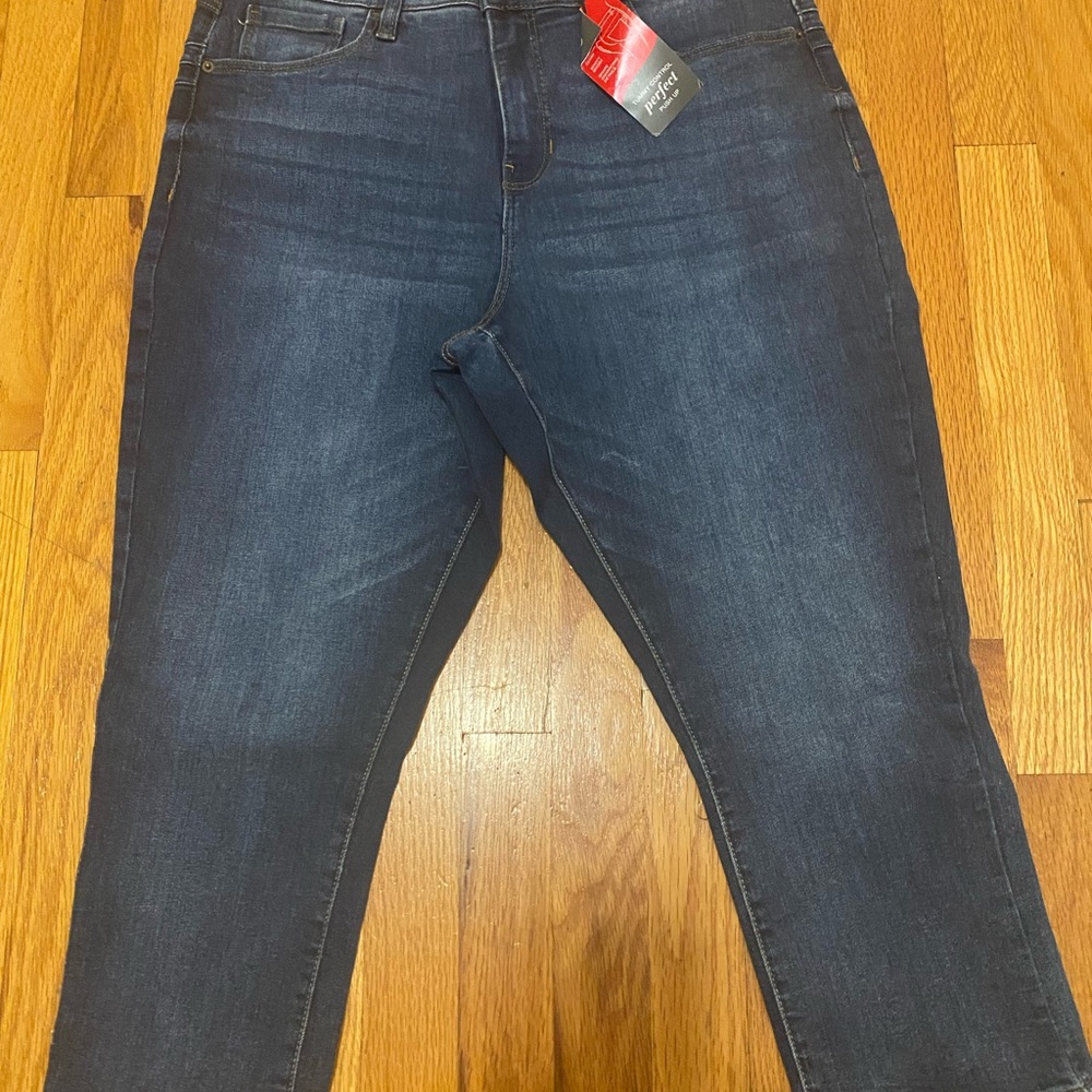 Element Bold Curvy Capri Jeans